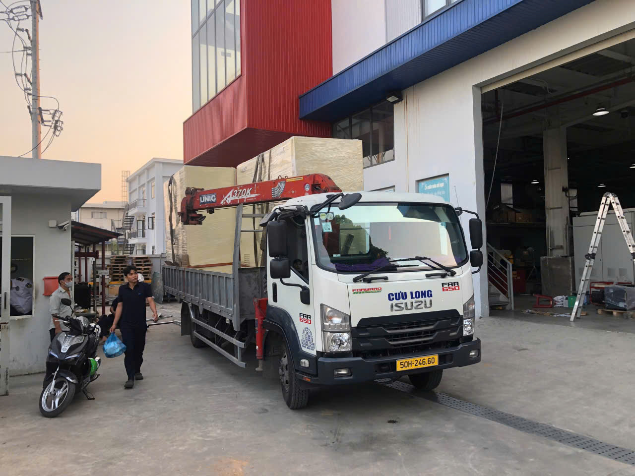 Cho thuê xe cẩu hàng 5 tấn